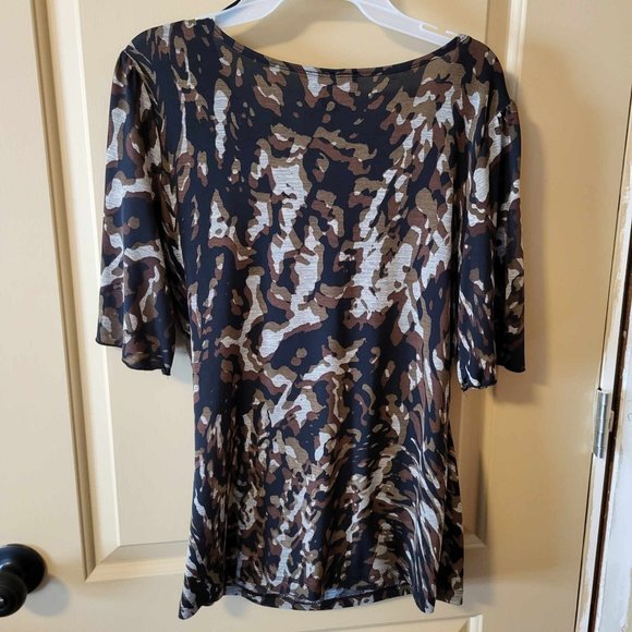 WOMAN AB STUDIO BROWN BLACK CAMOPLAUG V NECK TOP  SIZE MEDIUM  USED B7 - Picture 2 of 3